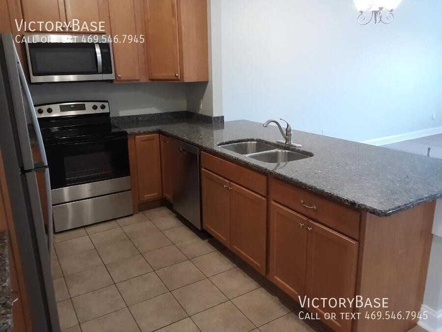 218 Creekside Ln - Photo 3 of 16