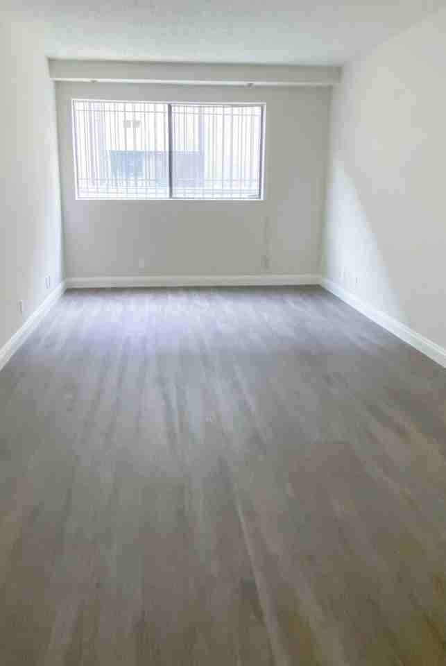 215 S. Occidental Blvd. - Photo 5 of 10