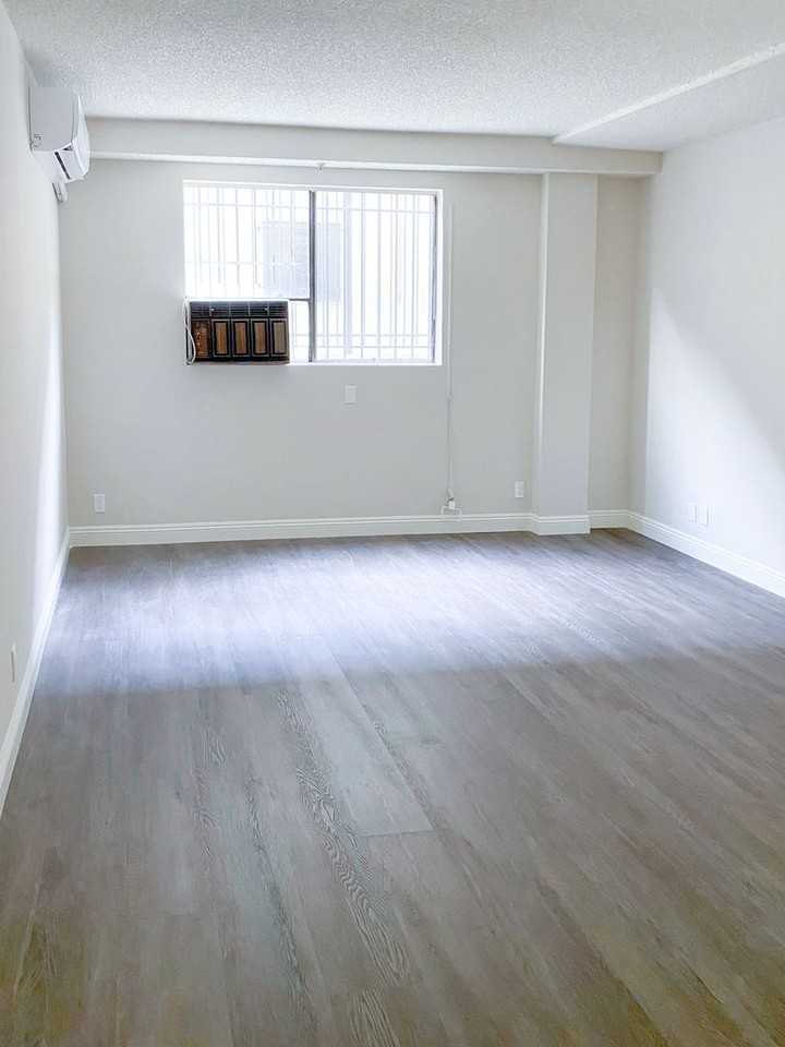 215 S. Occidental Blvd. - Photo 6 of 10