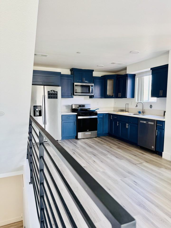 215 1/2 E 29th St #NA - Photo 7 of 21