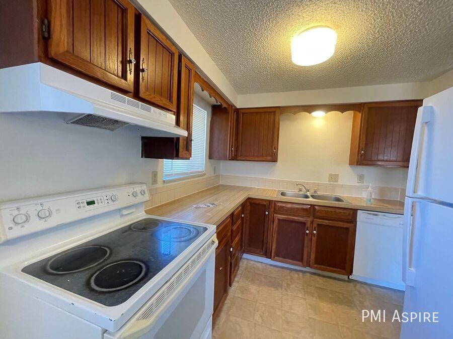 1610 9th Ave #4 - Photo 7 of 14