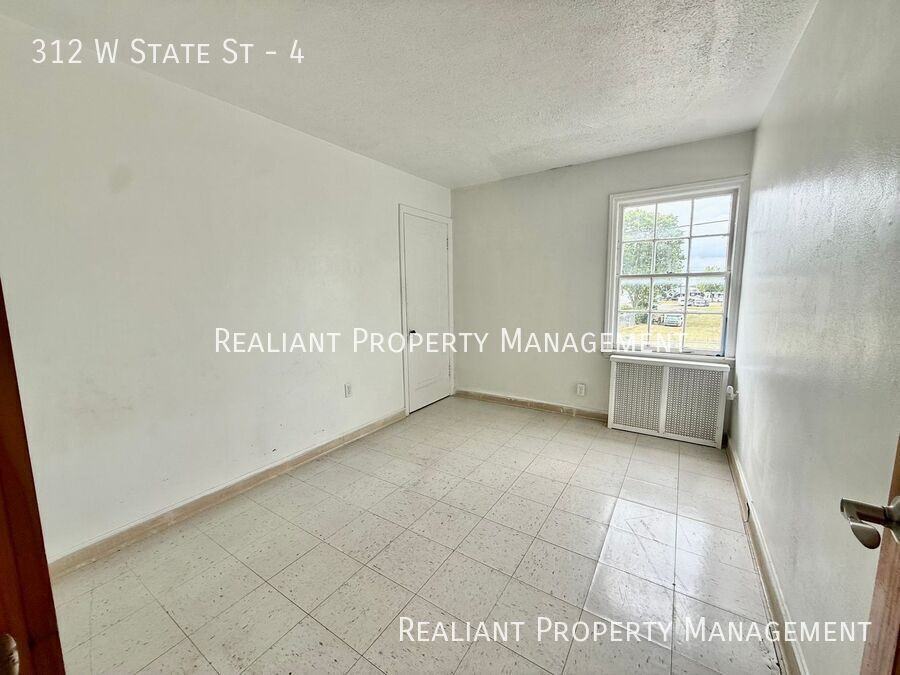 312 W State St #4 - Photo 4 of 18