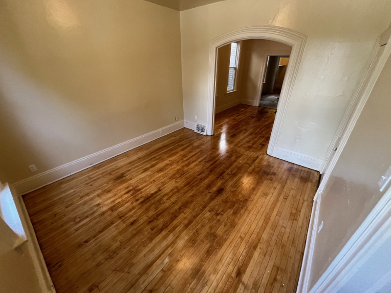 918 S 12th St - Photo 2 of 9