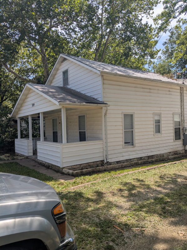 709 W Mcclaren St - Photo 2 of 21