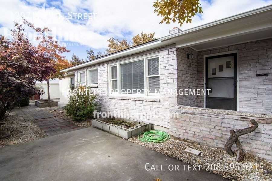 1207 N 19th St - Photo 3 of 18