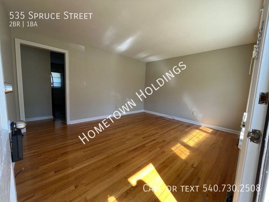 535 Spruce St - Photo 2 of 11