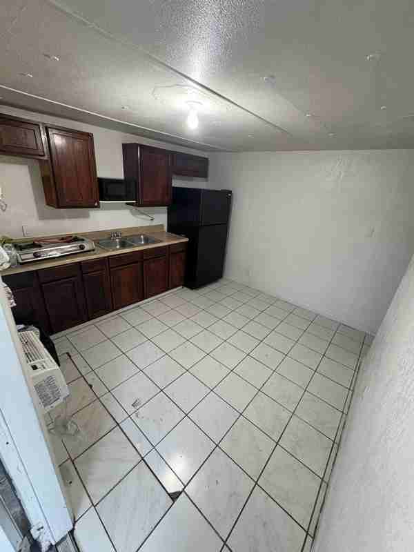 1135 Sw 127th Ct - Photo 2 of 8