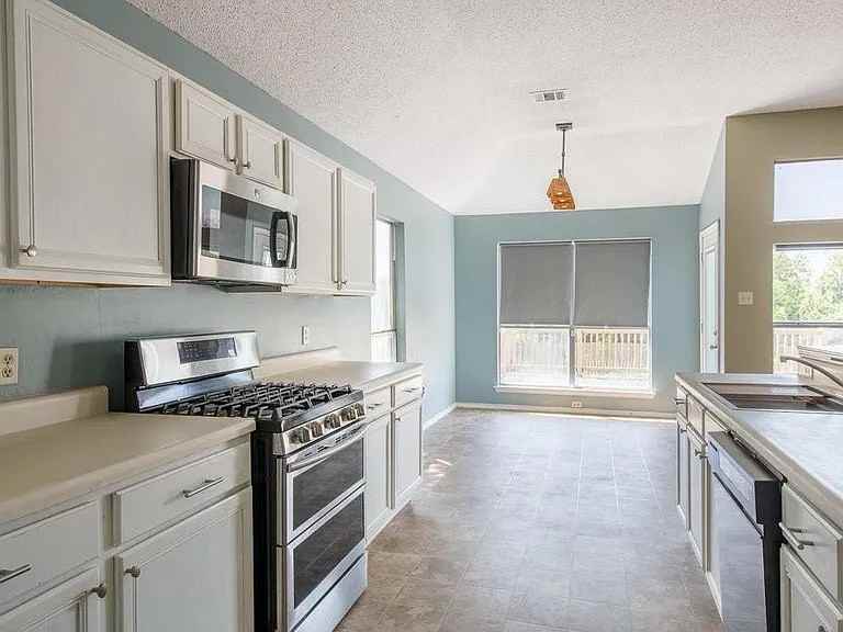 2215 Patsy Pkwy - Photo 3 of 9