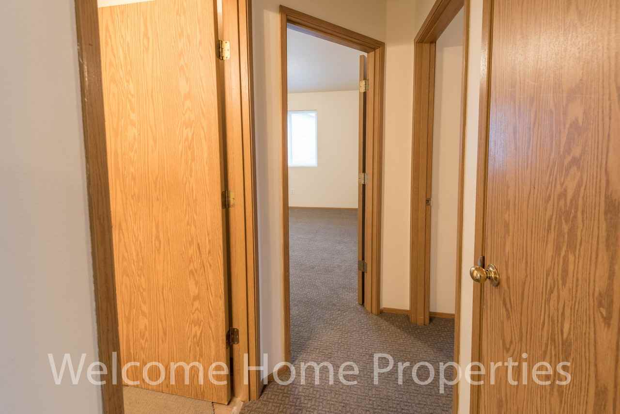 416 Southeast 6th Street - Photo 6 of 18