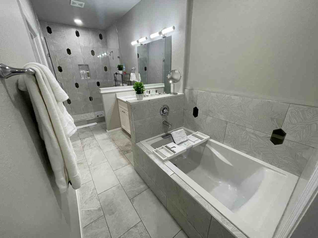 1021 Calvin Street, Unit A - Photo 3 of 8