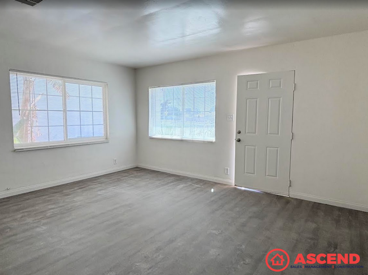 1006 Dover Pl - Photo 2 of 10