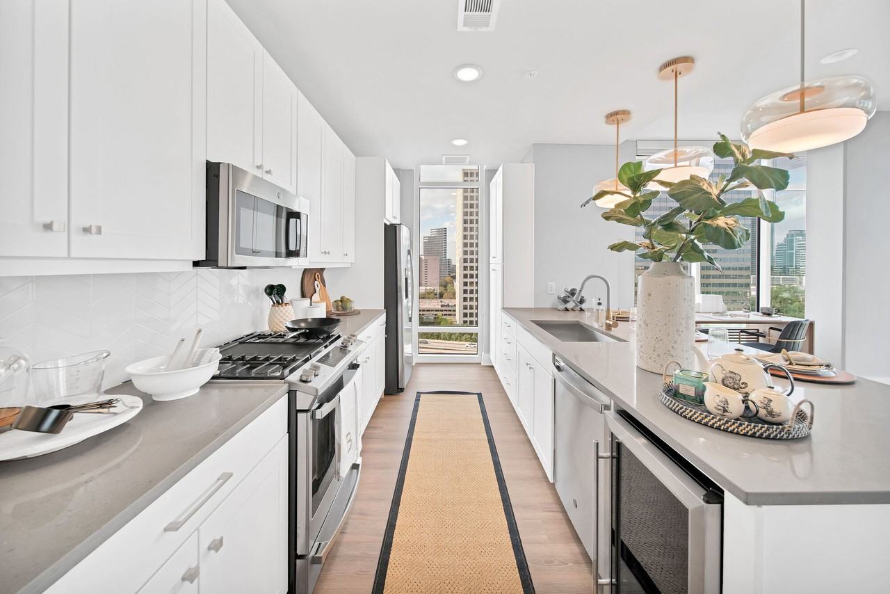 Bowen River Oaks - Photo 2 of 39