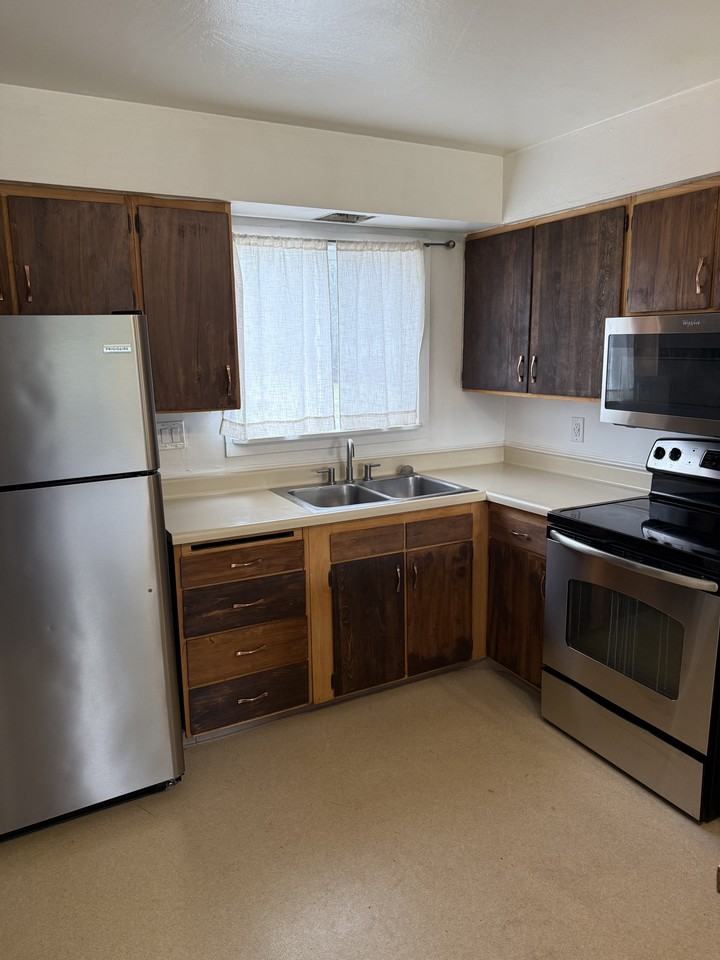 829 17th Avenue* - Photo 3 of 11