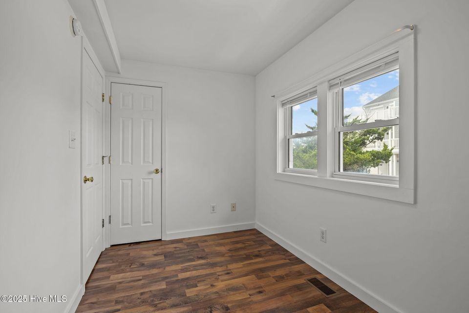 217 W Atlantic Blvd Apt 4 - Photo 7 of 12