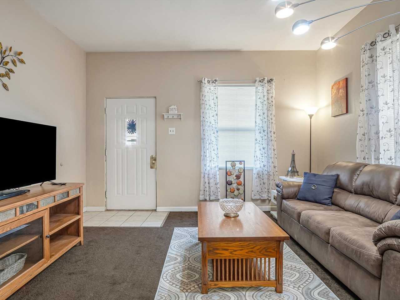 928 North 1st Street - Photo 2 of 21