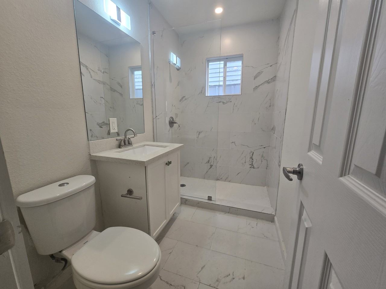 912 Church St - Photo 2 of 14