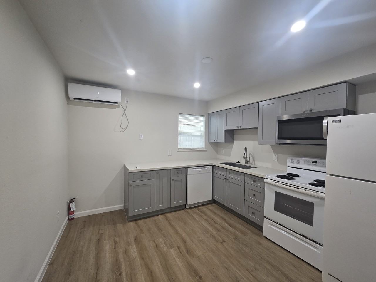 912 Church St - Photo 4 of 14