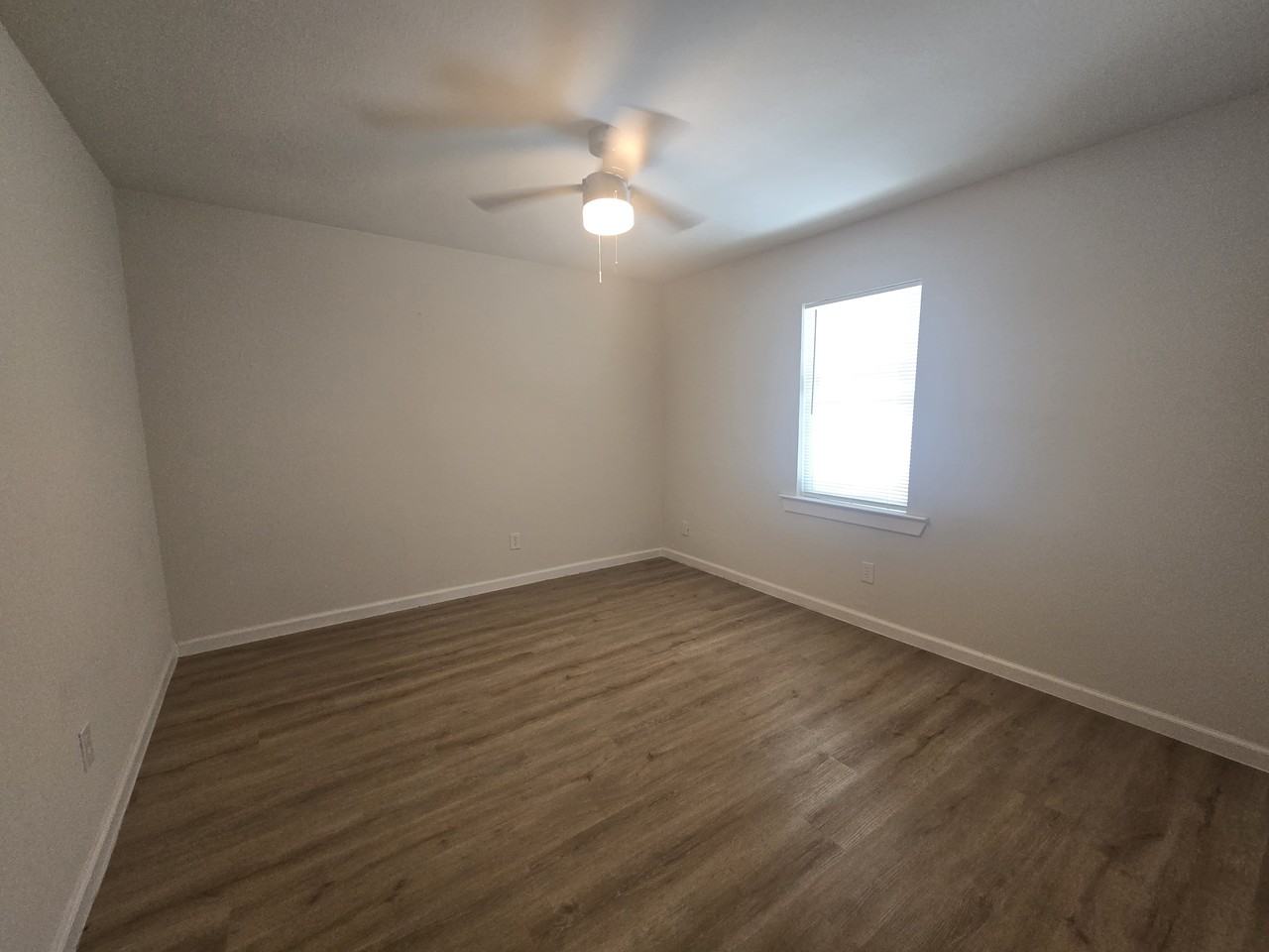 912 Church St - Photo 5 of 14