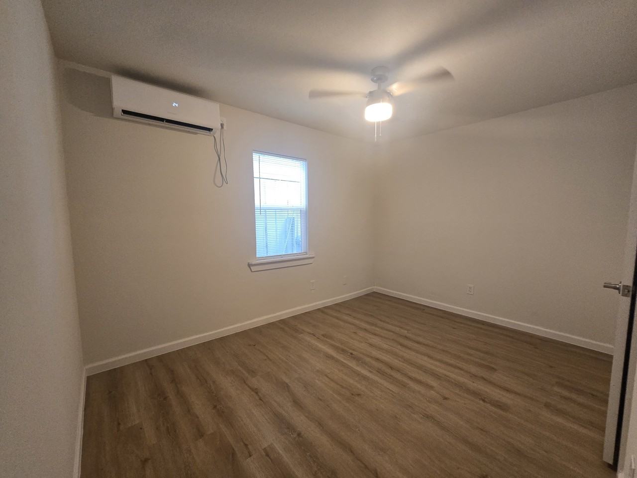 912 Church St - Photo 6 of 14