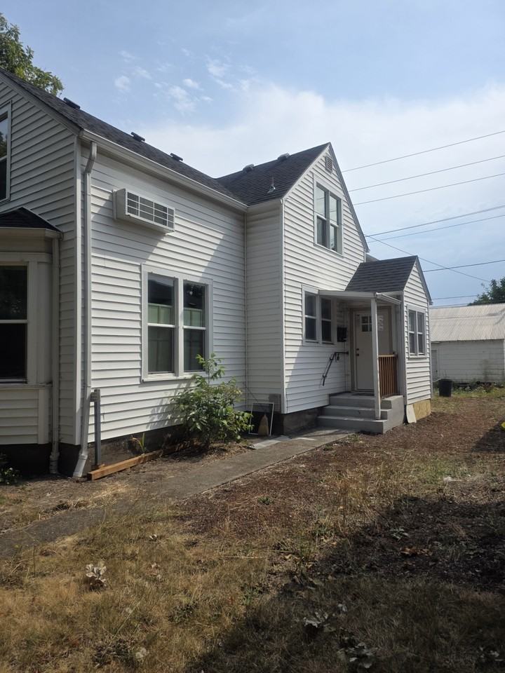 **1456 Liberty Street Northeast Unit 3 Salem, OR 97301 - Photo 2 of 27