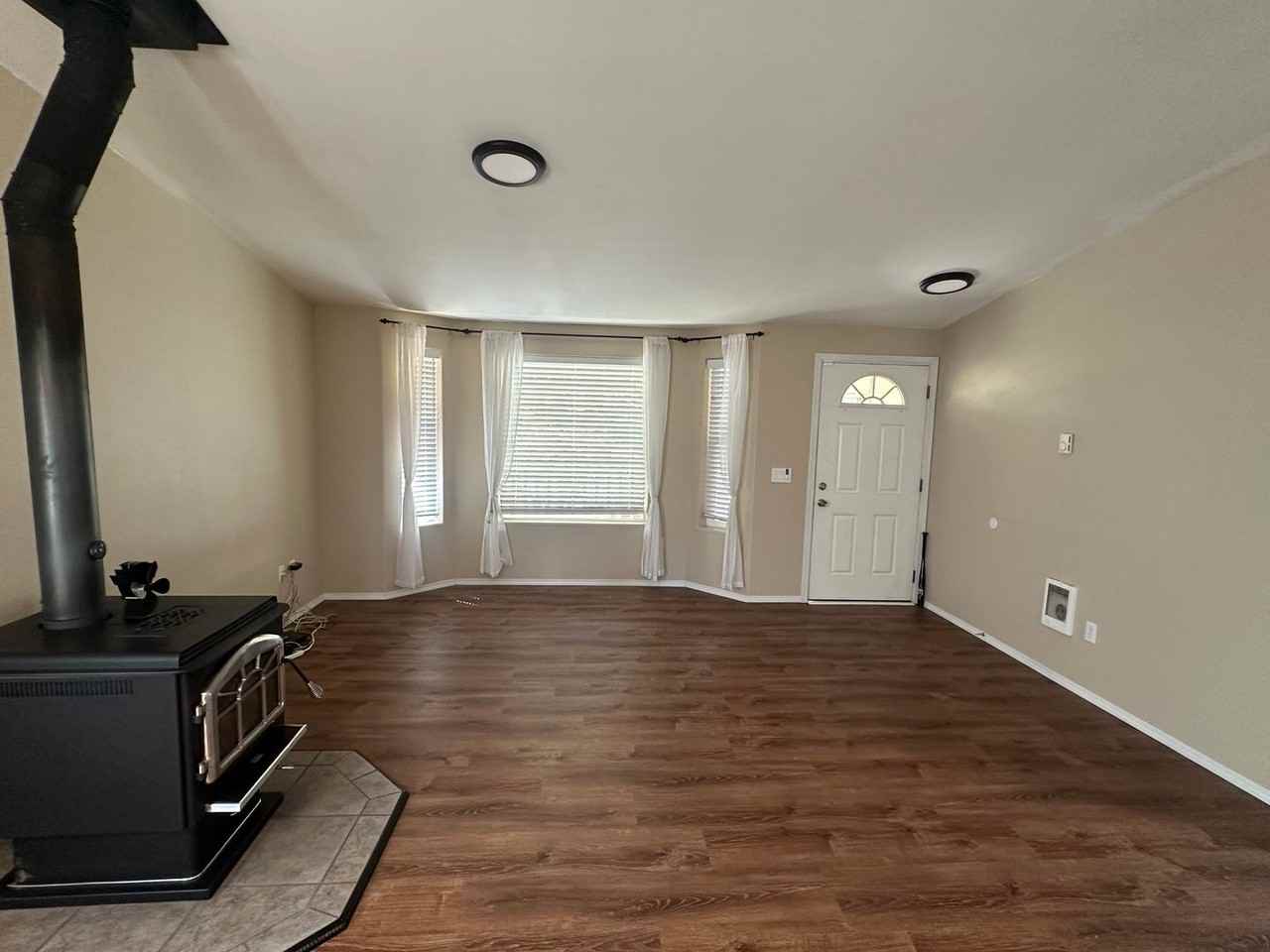 18524 Woodside Dr Se - Photo 4 of 26