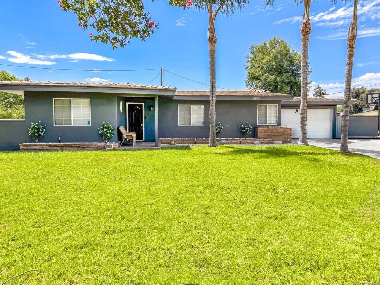 5998 Mona Bell Ct - Photo 2 of 31