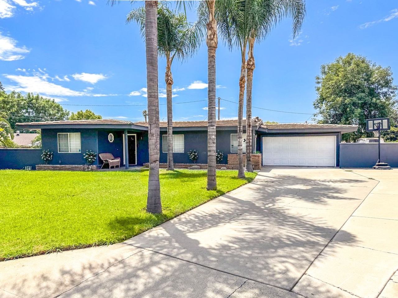 5998 Mona Bell Ct - Photo 3 of 31