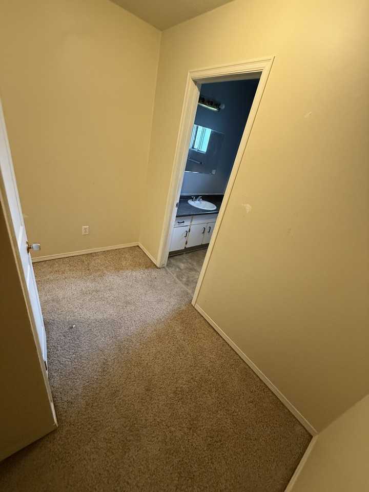 4214 300-128 - 4214 - 4218 1st Avenue - 4218 #4218 - Photo 3 of 10