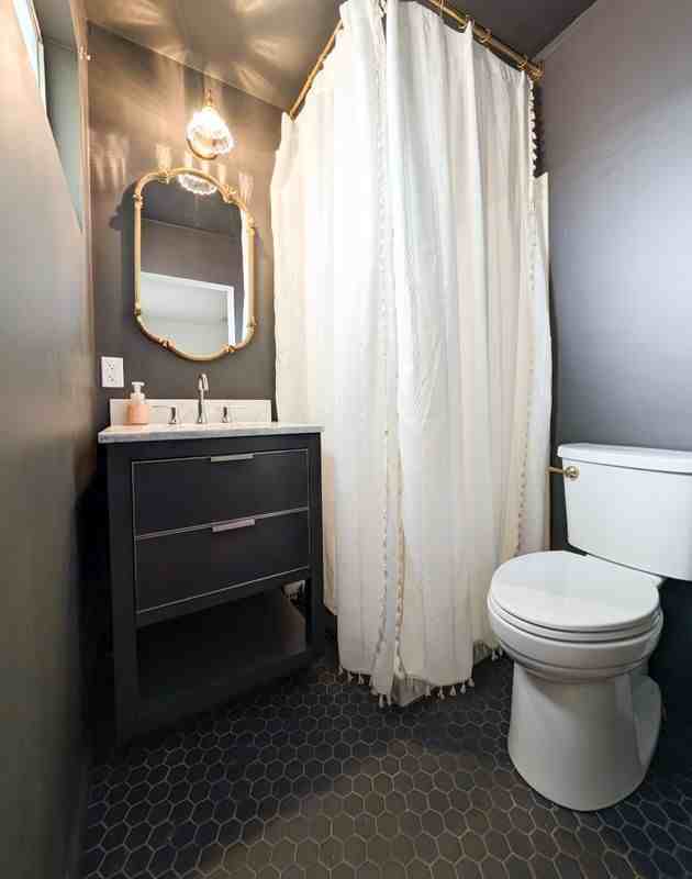 1309 W 10th St - Photo 3 of 8