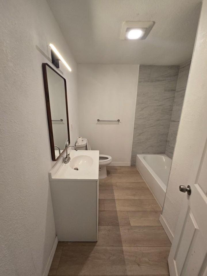 2325 Vermont Ave - Photo 3 of 14