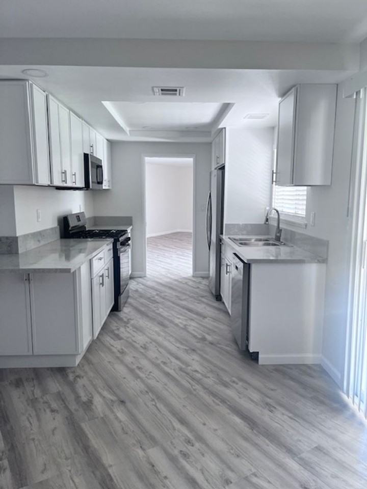 102 Hillside Way - Photo 2 of 22