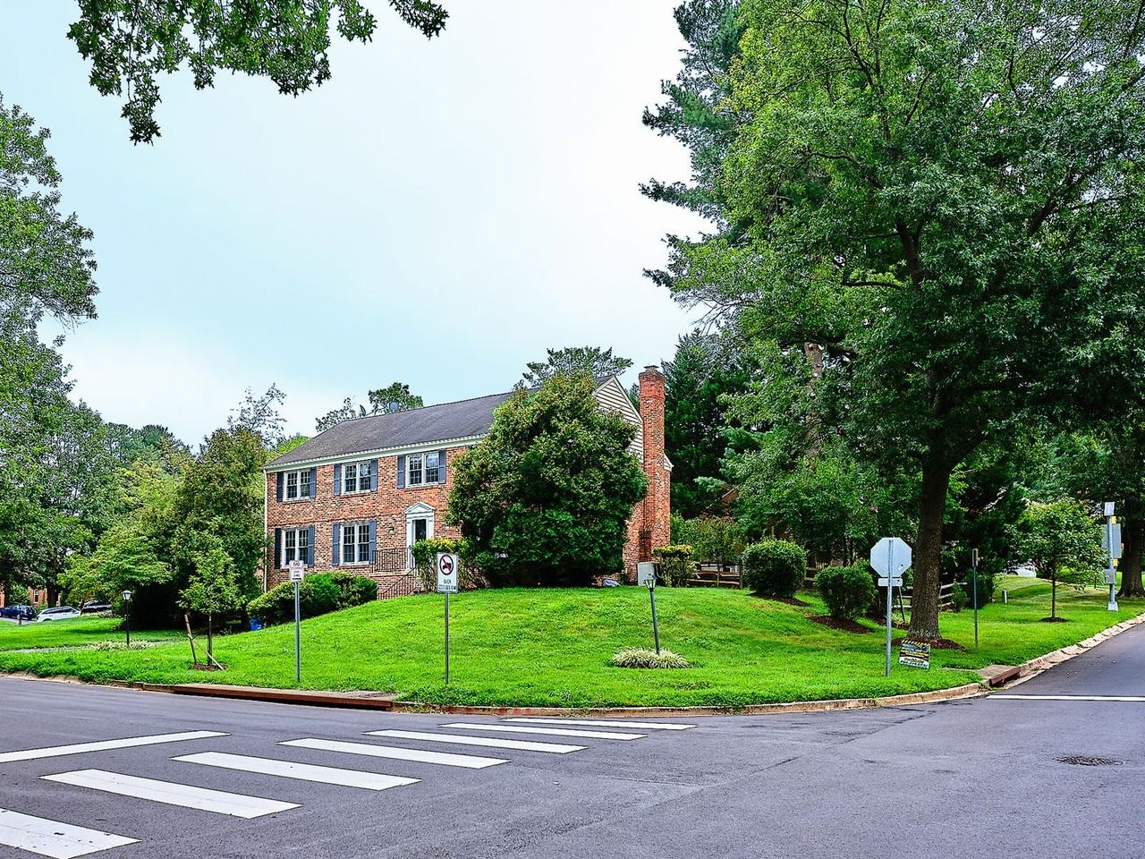 9124 Copenhaver Dr - Photo 2 of 50