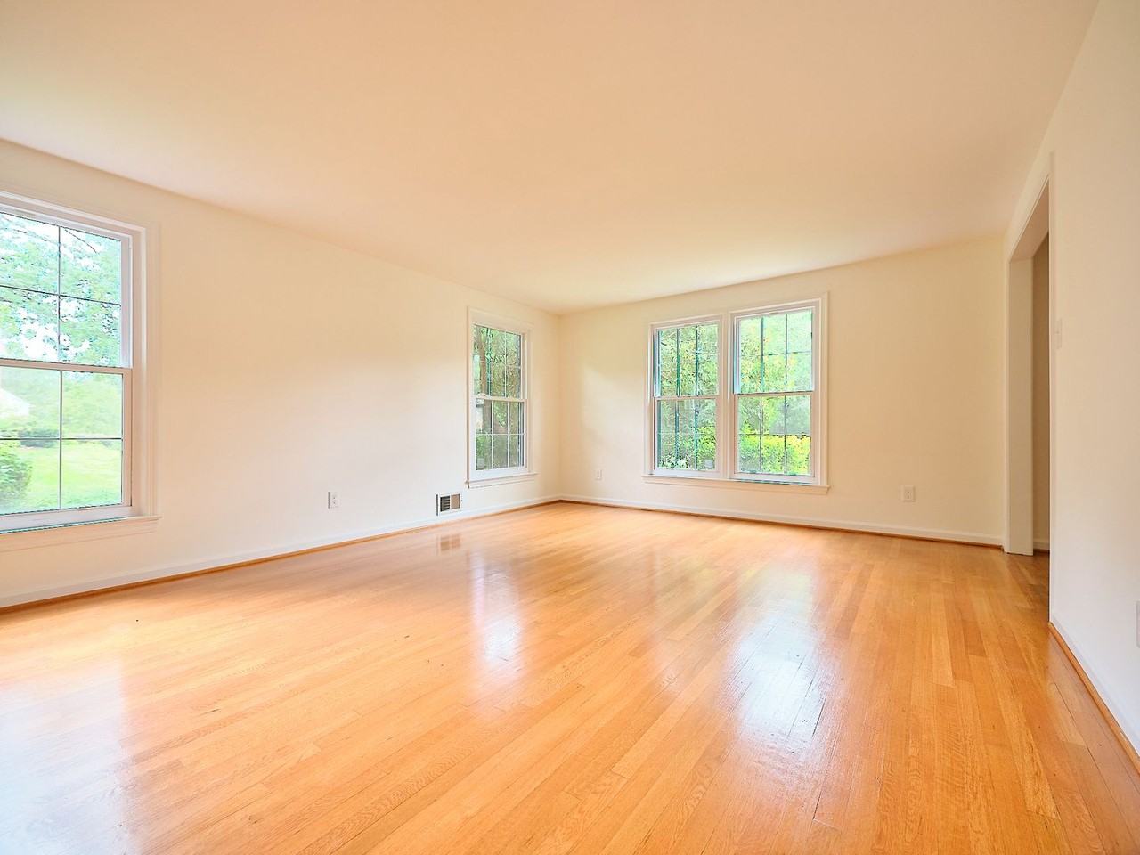 9124 Copenhaver Dr - Photo 5 of 50