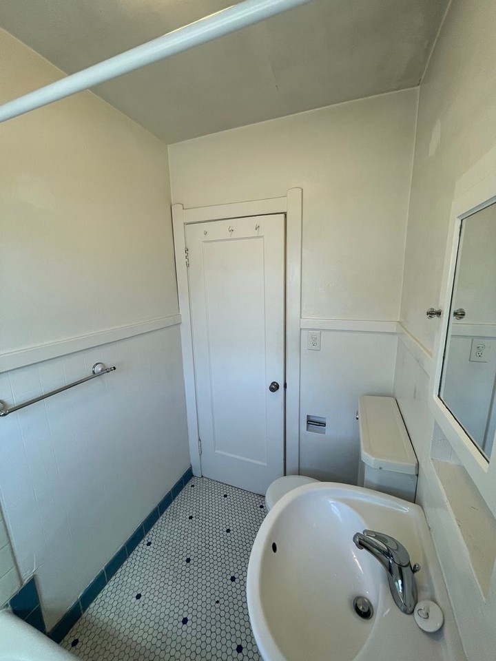1000 24th St - Photo 6 of 12