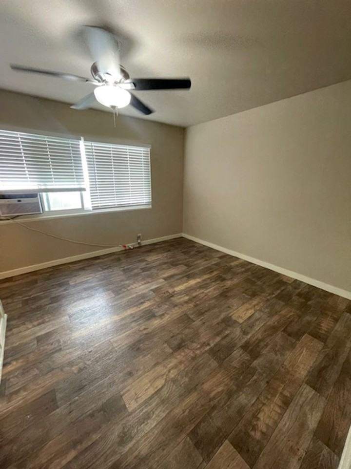 616 19th St - Photo 4 of 12