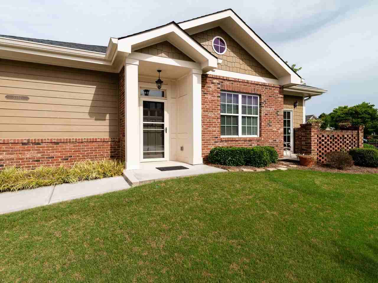 5352 Manor View Dr Nw - Photo 2 of 28