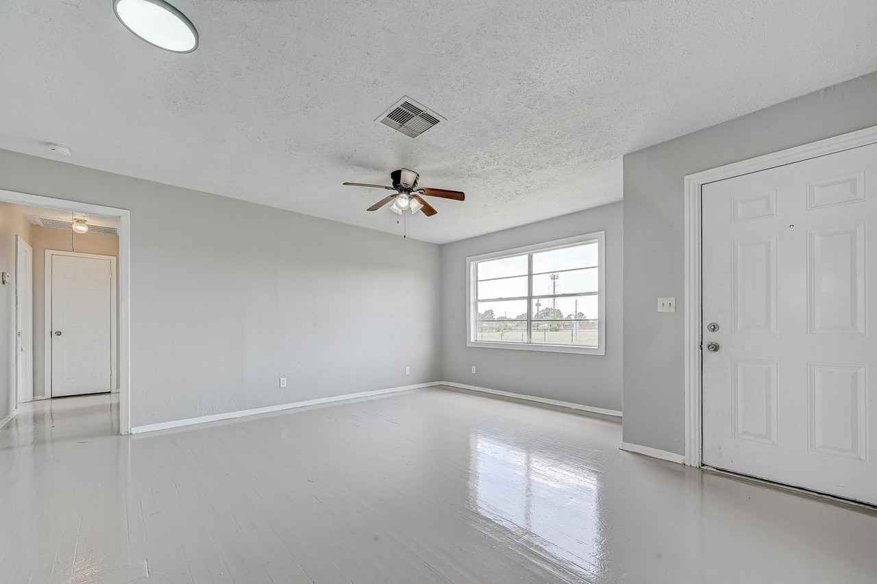 9709 Fairland Dr - Photo 3 of 12