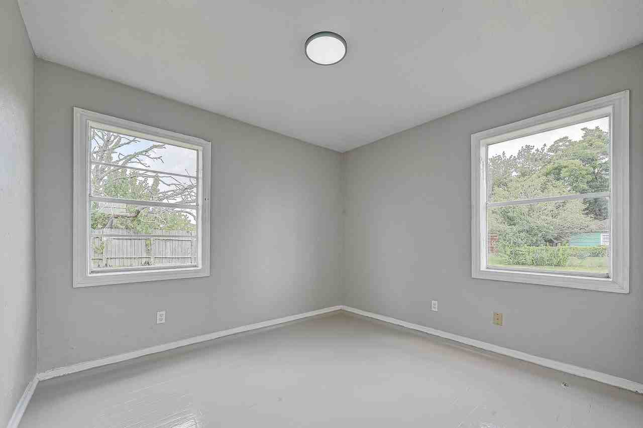 9709 Fairland Dr - Photo 6 of 12