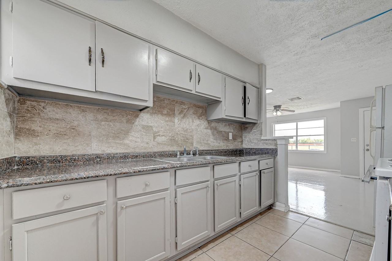 9709 Fairland Dr - Photo 5 of 12