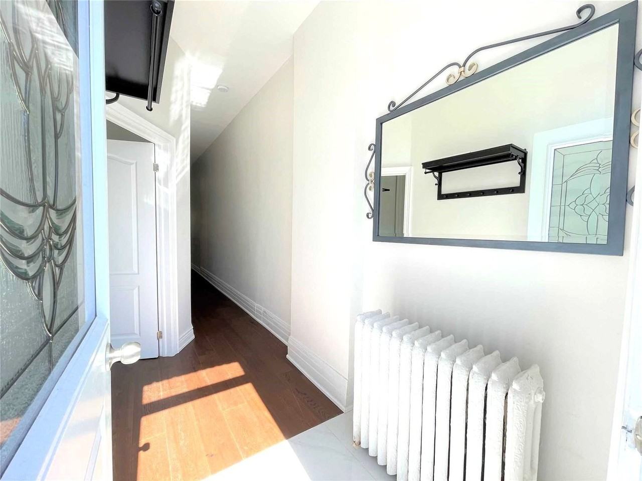 591 College St - Photo 2 of 15
