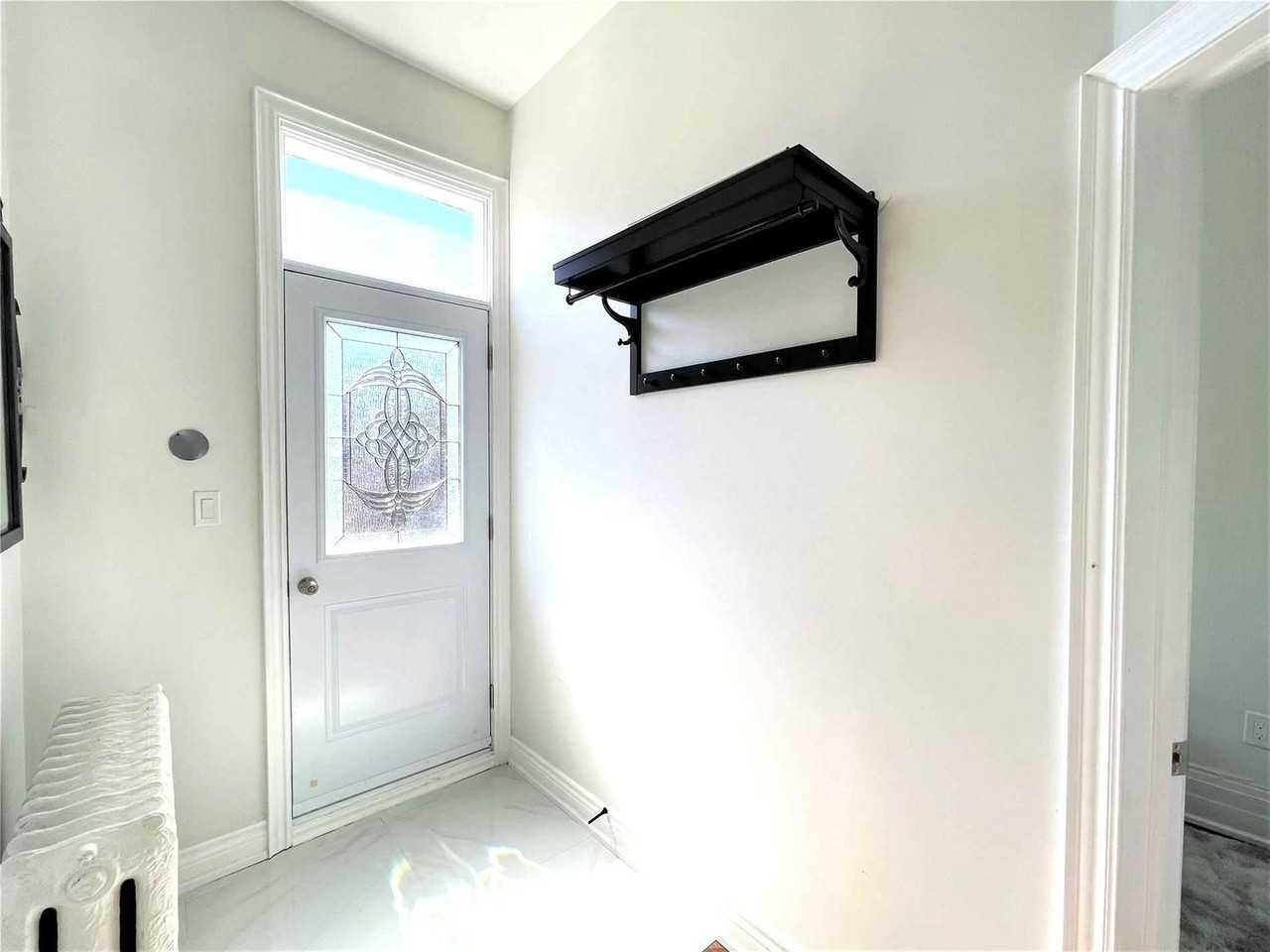 591 College St - Photo 3 of 15