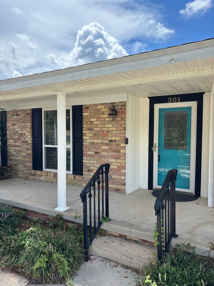 301 Teakwood Circle - Photo 2 of 24