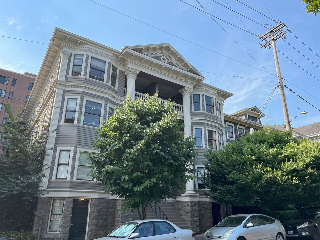 2046 Nw Flanders St #B13 - Photo 2 of 32