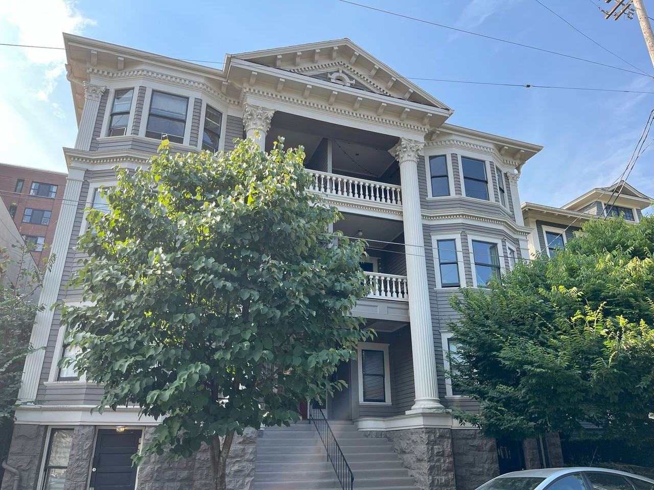 2046 Nw Flanders St #B13 - Photo 3 of 32
