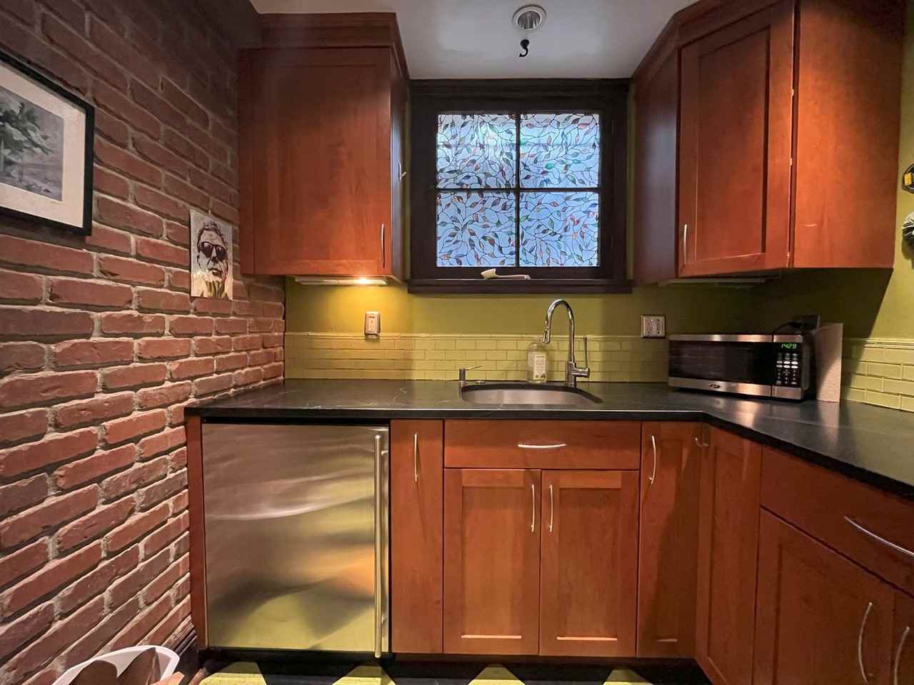 2046 Nw Flanders St #B13 - Photo 7 of 32