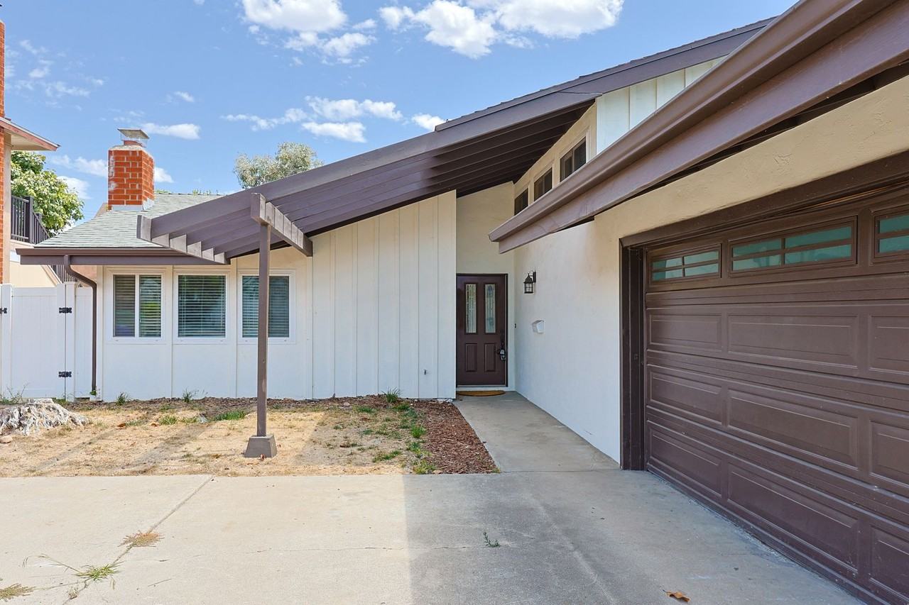 6239 Cowles Mountain Blvd - Photo 2 of 50