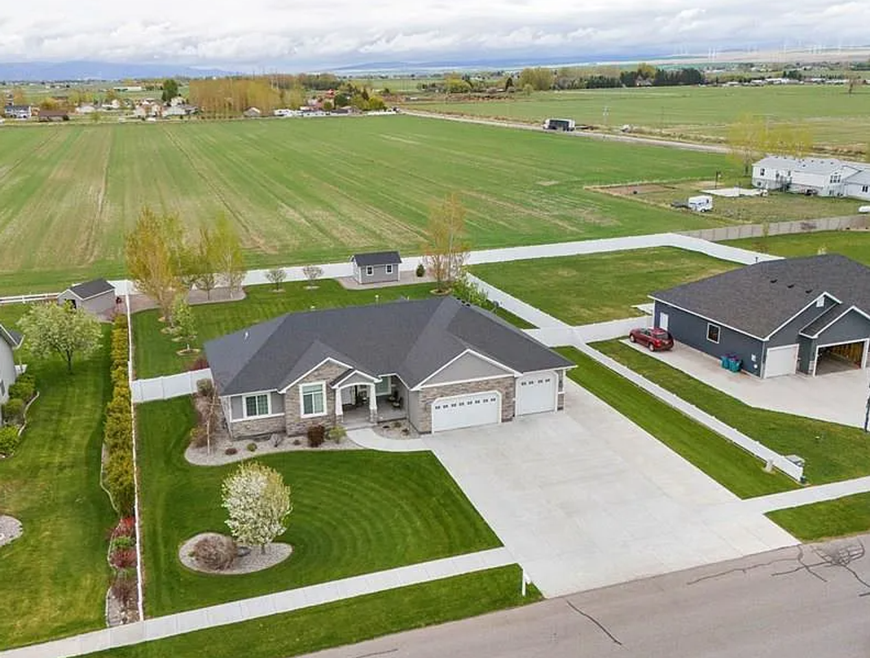 10 N 3942 E - Photo 2 of 33