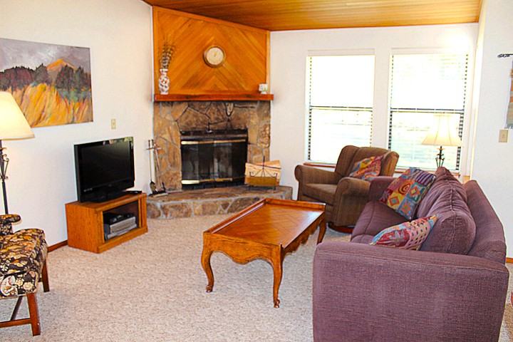 36 Fairway Village Ln - Photo 2 of 10