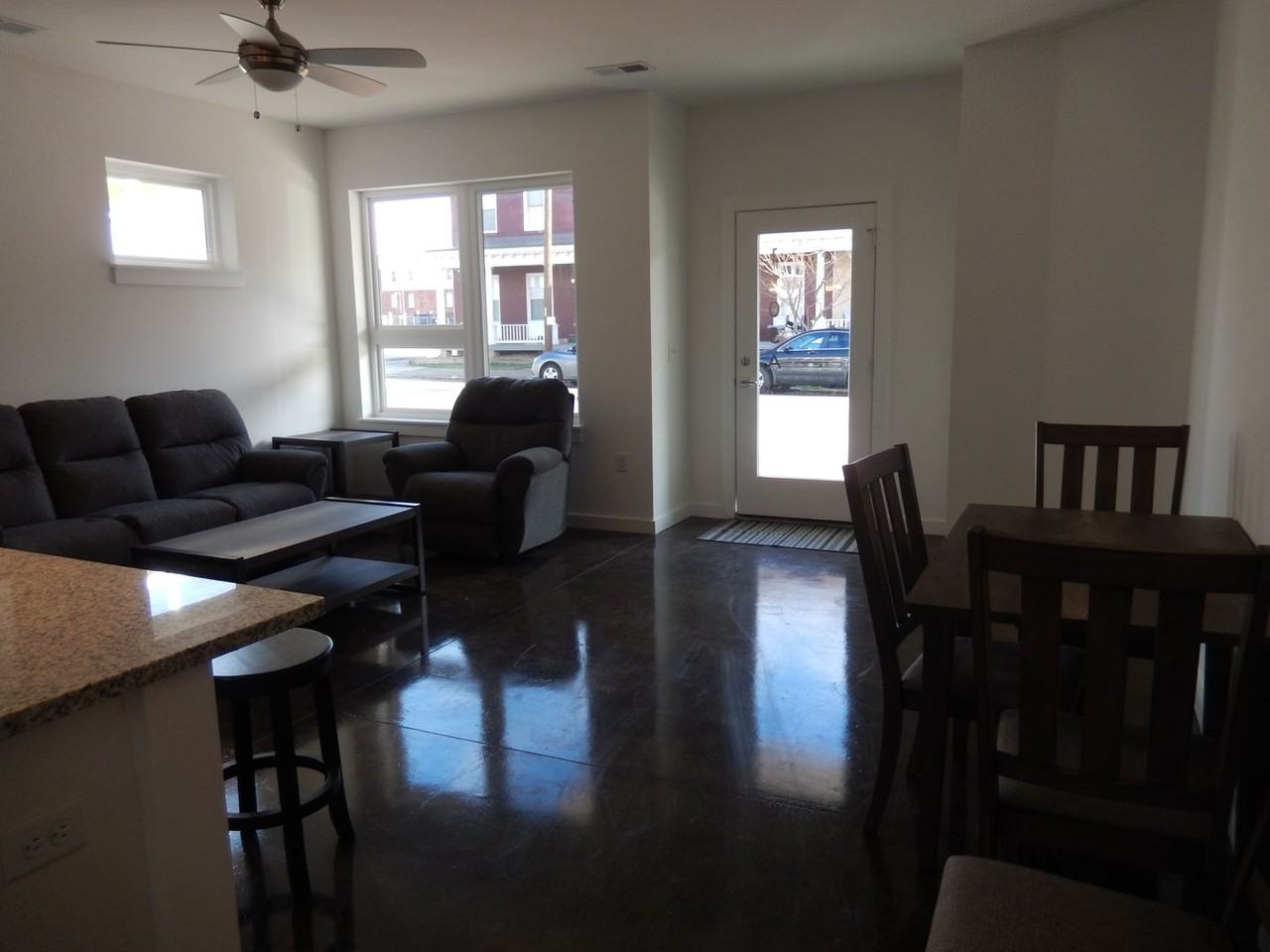 1205A Bainbridge St - Photo 3 of 15