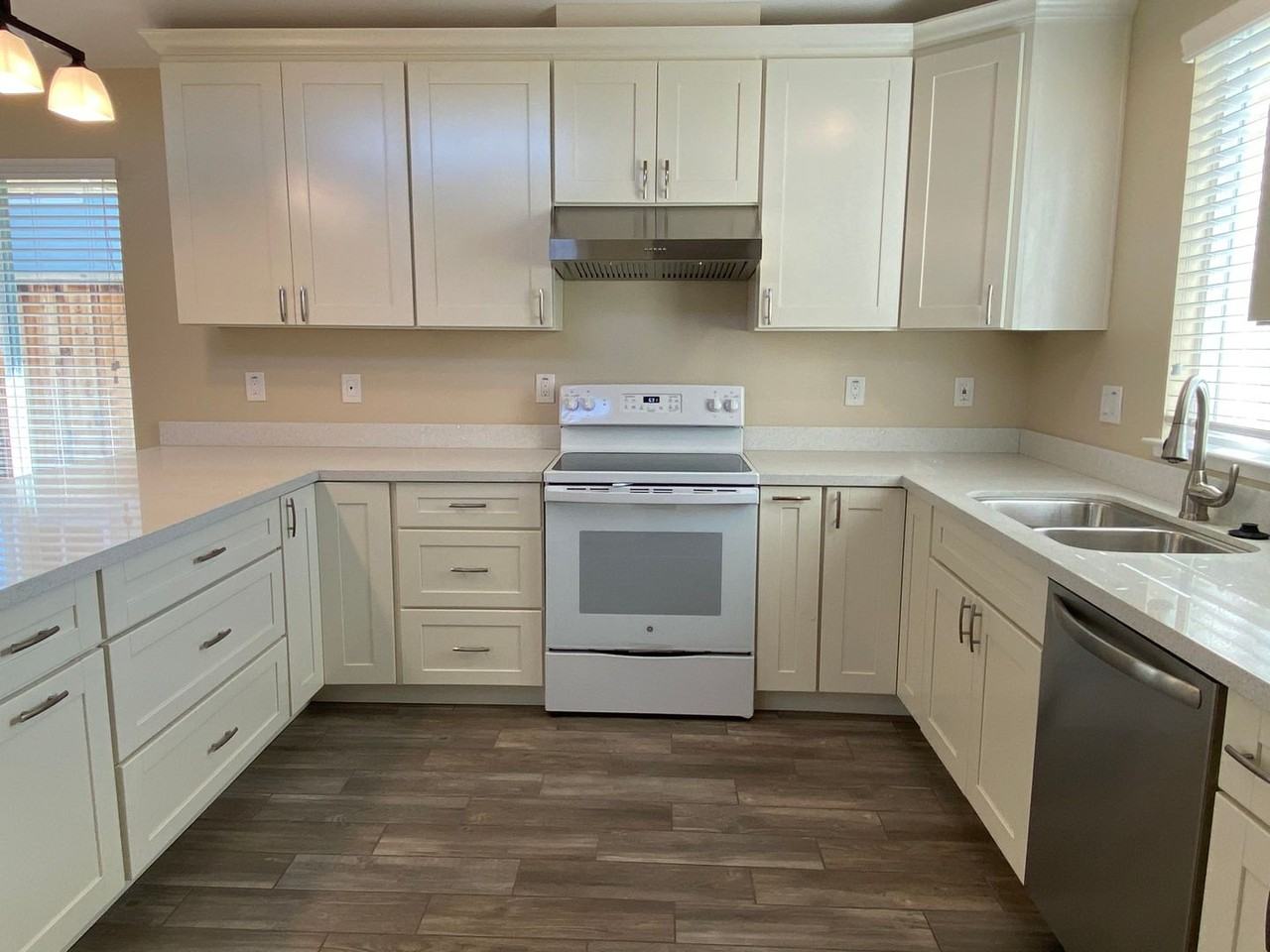 44 Southcreek Ct - Photo 2 of 10